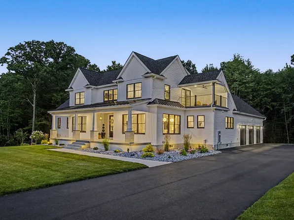 22 Sunset Rdg, Ludlow, MA 01056