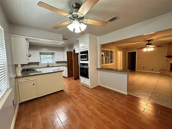 3rd image of 635 E Cypresswood Dr