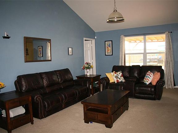 4th image of 6926 Clover Walk Ln