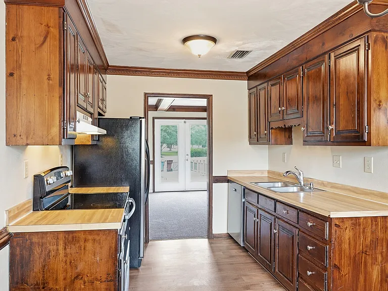 307 San Roman Dr — Photo 8