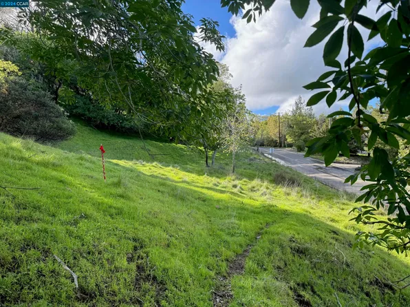 197 Country Club Ln, Napa, CA 94558