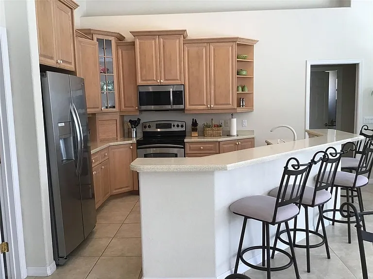 1292 W Hillsborough Blvd — Photo 3