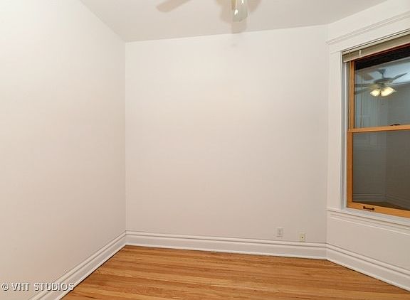 4th image of 1422 W School St #Two