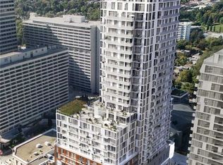 33 Helendale Ave #2613, Toronto, ON M4R 1C5