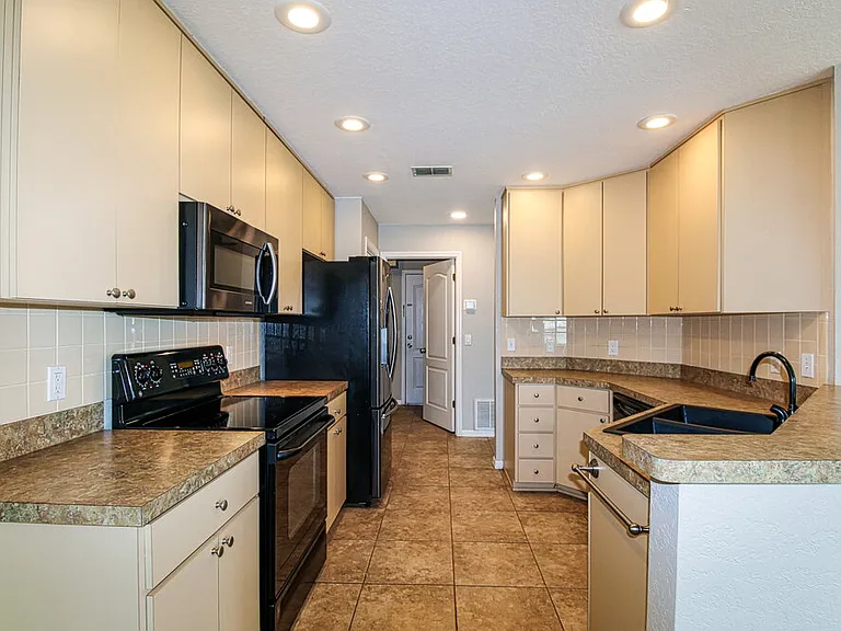 13114 Scottville St — Photo 7
