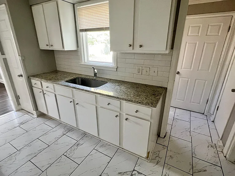 Kitchen (photo 1)