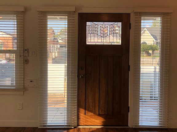 3rd image of 4106 York Blvd