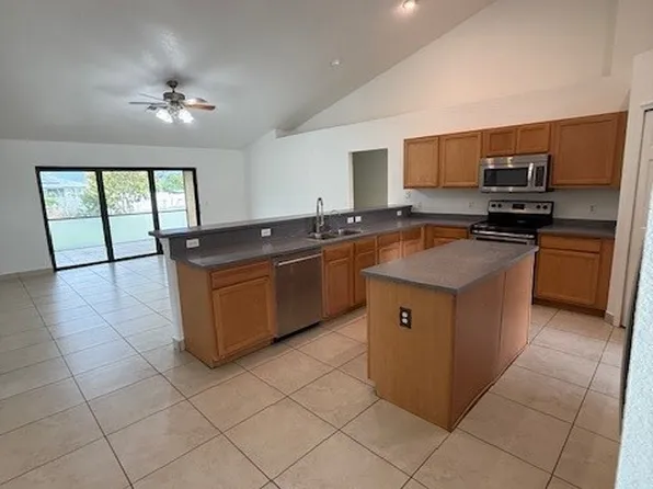 3925 E Gator Cir, Cape Coral, FL 33909