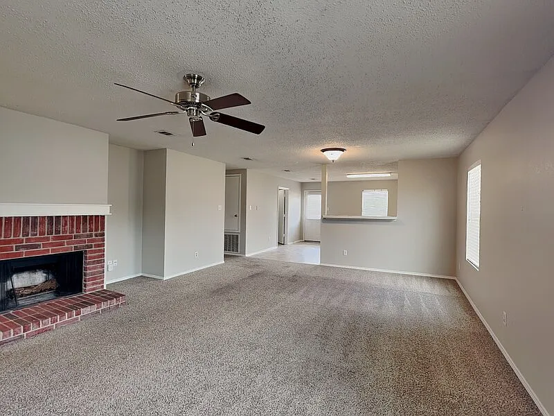 3 bed, 2.0 bath, 1679 sqft, $1,895 — Photo 3