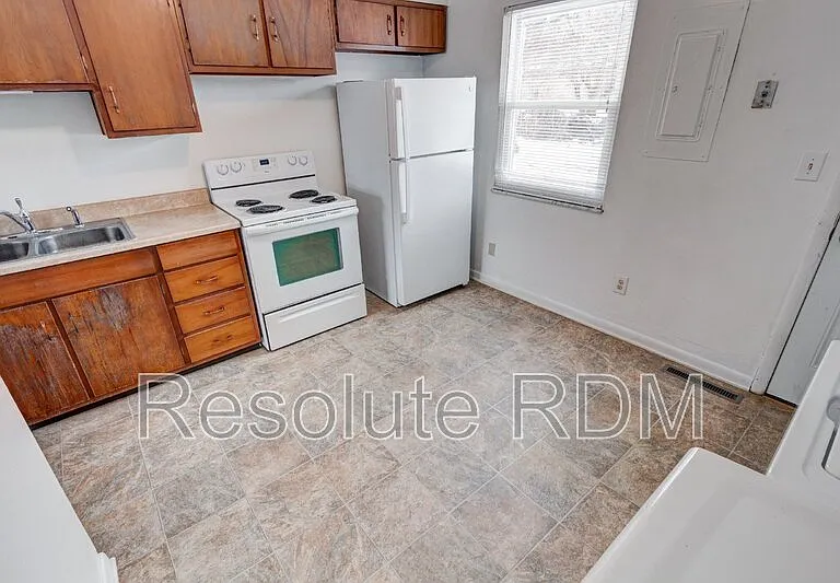 140 Wilson St — Photo 12