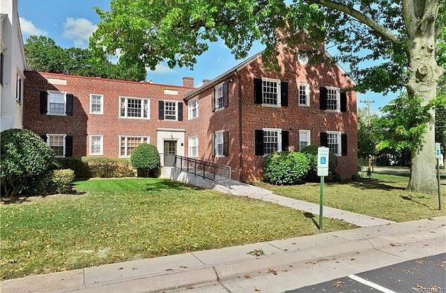 1st image of 34 W Locke Ln #34