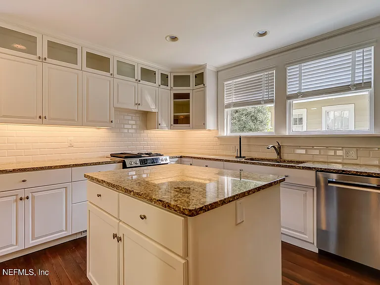 3684 Pine St — Photo 17