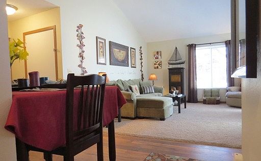 3rd image of 2225 Hemlock Blvd