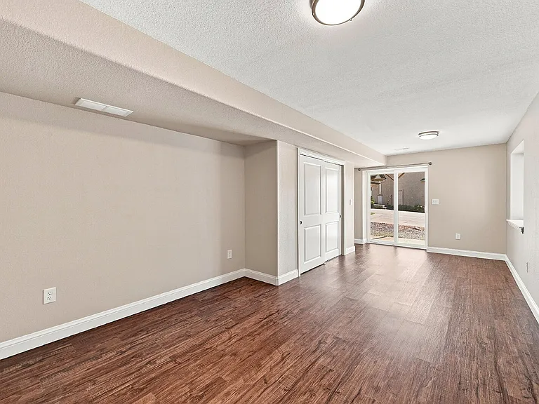 5671 Majestic Dr — Photo 32