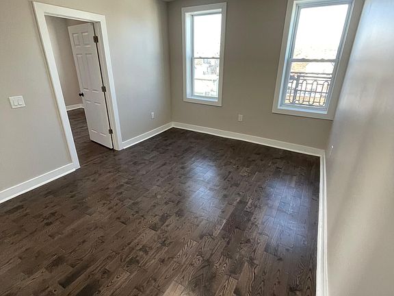 2nd image of 190 Park St #8A