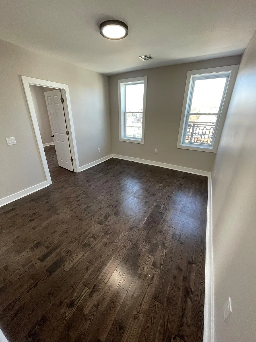 Building Photo - 190 Park St #8A