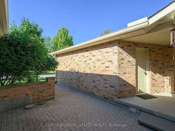 4th image of 445 Riverside Dr #9