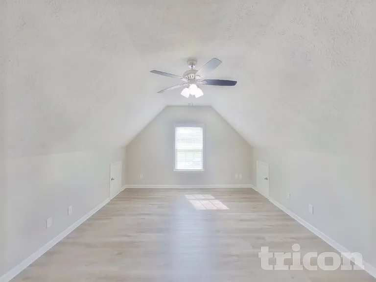 559 Heartland Ln — Photo 16