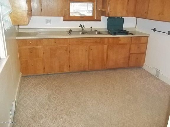 4th image of 12110 Stafford St