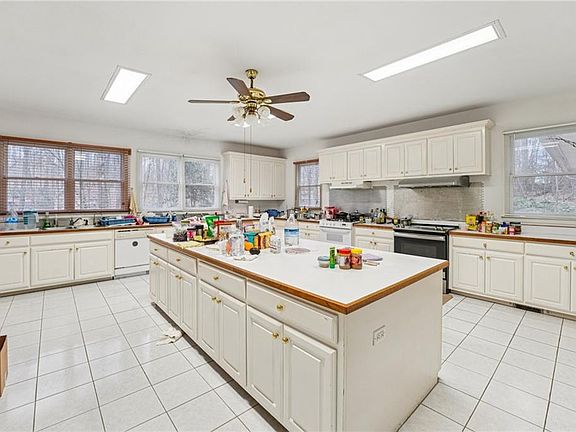 5th image of 420 Link Rd