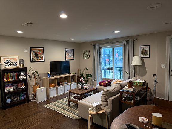 3rd image of 3303 N Southport Ave APT 1F