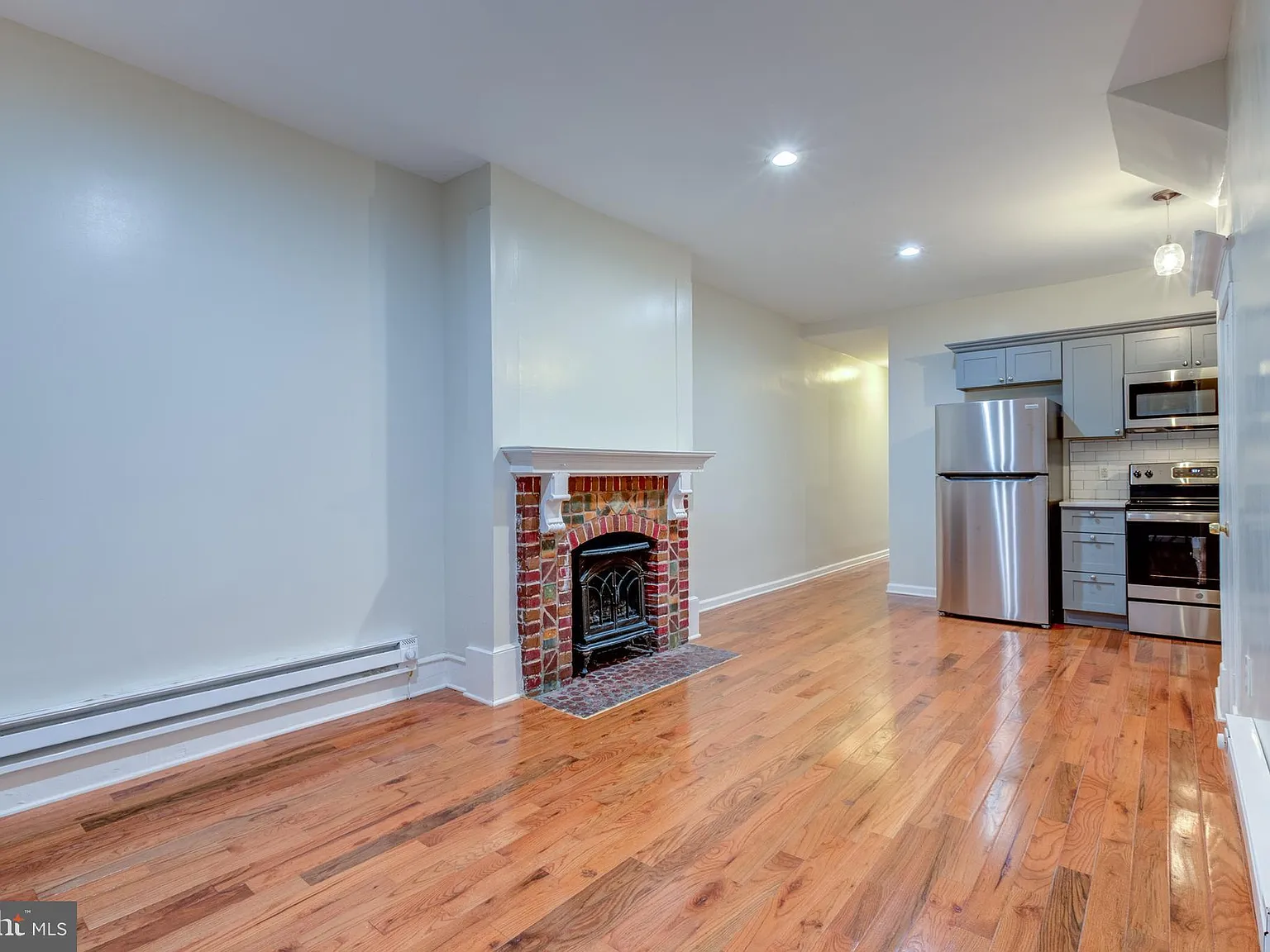 2 bed, 850 sqft, $1,425 — Photo 3