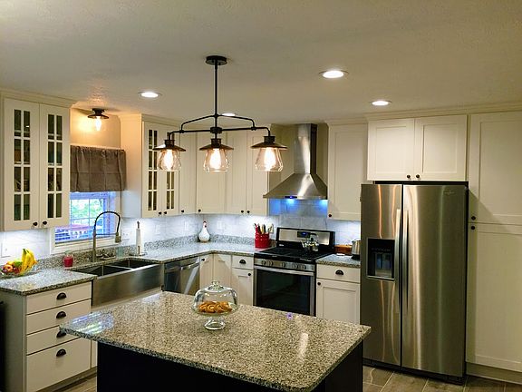 Brand New Gourmet Kitchen!