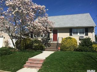 305 Argyle Pl, Bellmore, NY 11710