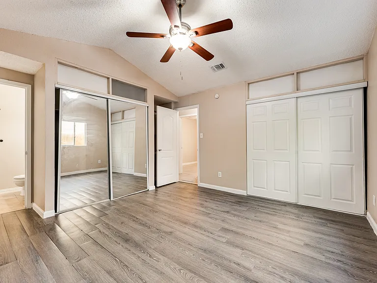 7204 Shadow Bend Dr — Photo 17