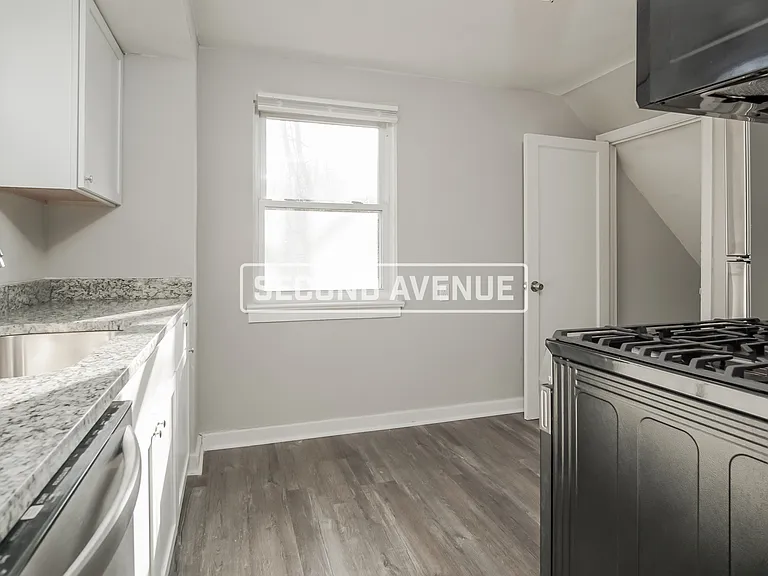 610 Churchill Ave — Photo 6