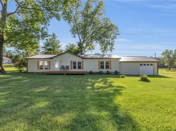 336 N Vine St, Greeley, KS 66033