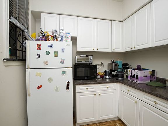 3rd image of 312 Lee St APT 2