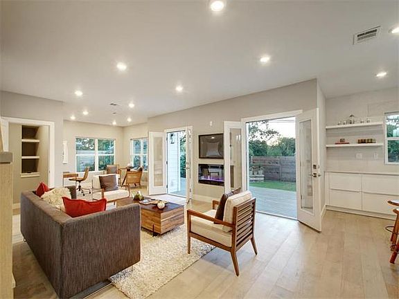 5th image of 804 Newman Dr