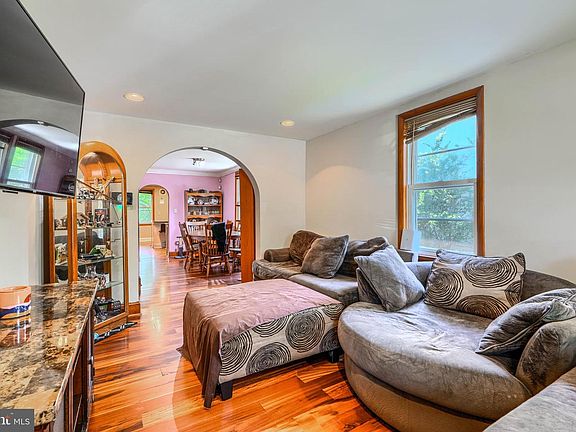 2nd image of 4711 Schley Ave