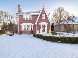 4 Elmbrook Dr, Pittsford, NY 14534