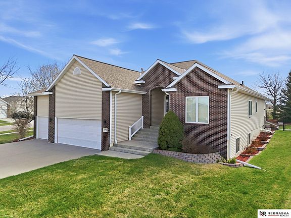 2nd image of 5460 Rockford Dr
