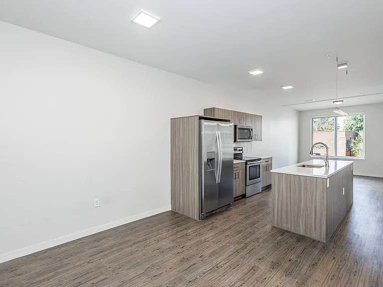 Colewood Apartments — Photo 48