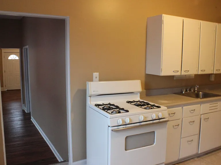 806 Montague Rd #F1 — Photo 5