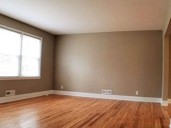 3rd image of 1439 Hope St SE