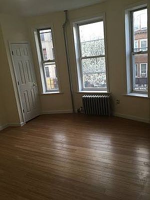 3rd image of 642 Park Pl #2