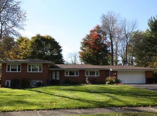 135 Briar Hill Dr, Rochester, NY 14626