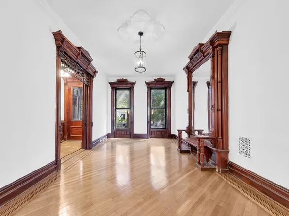 209 Jefferson Avenue image 1 of 9