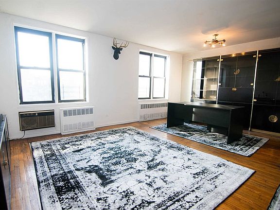 5th image of 599 E 7th St #L6