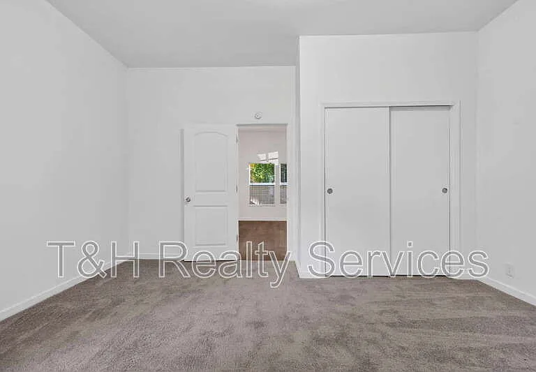 210 N Keystone Ave — Photo 20