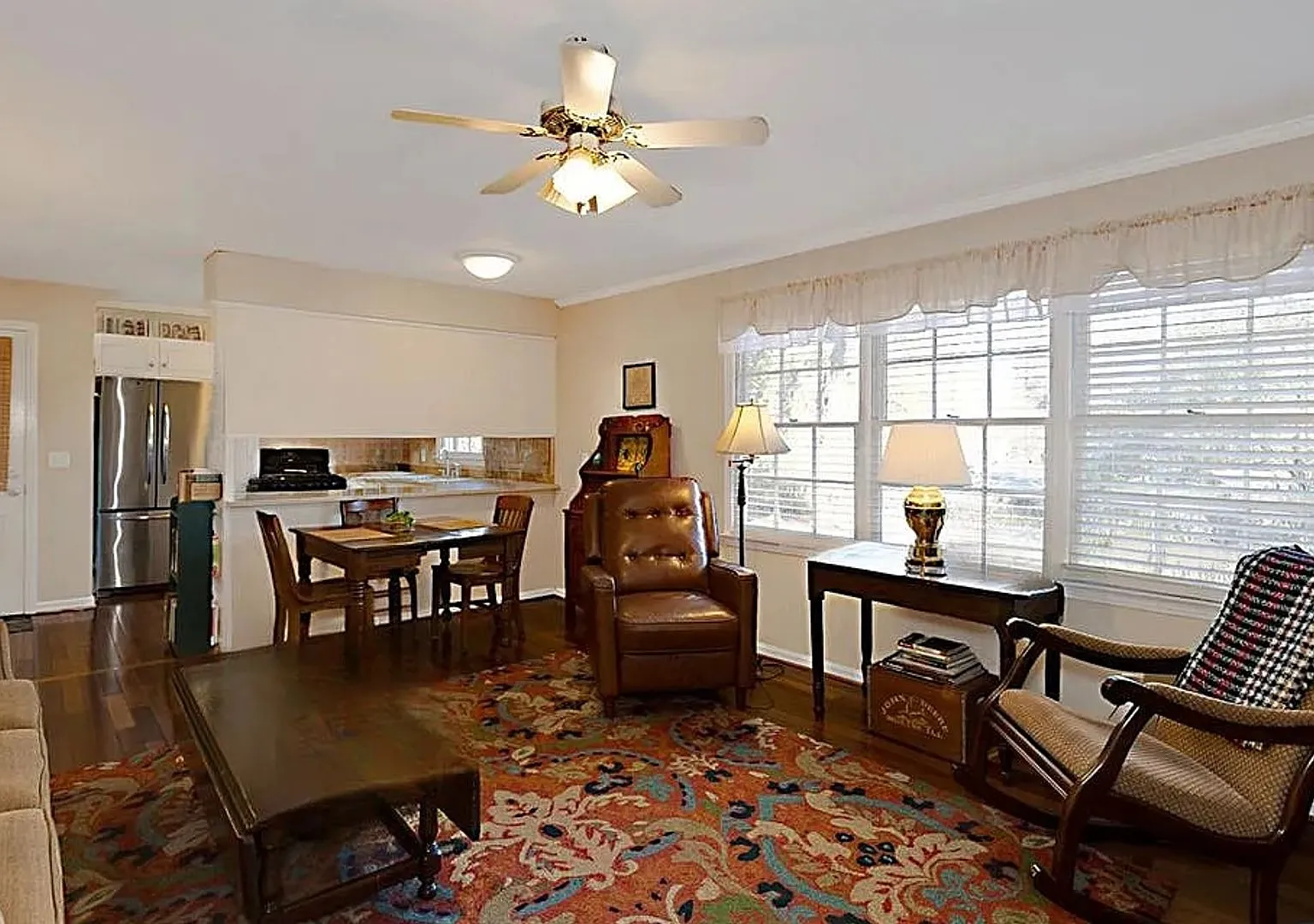 Hilton Heights - Midtown Move-In Special — Photo 4