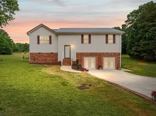 1833 Helmstetler Rd, Lexington, NC 27295