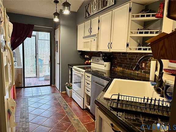 3rd image of 989 Signboard Rd