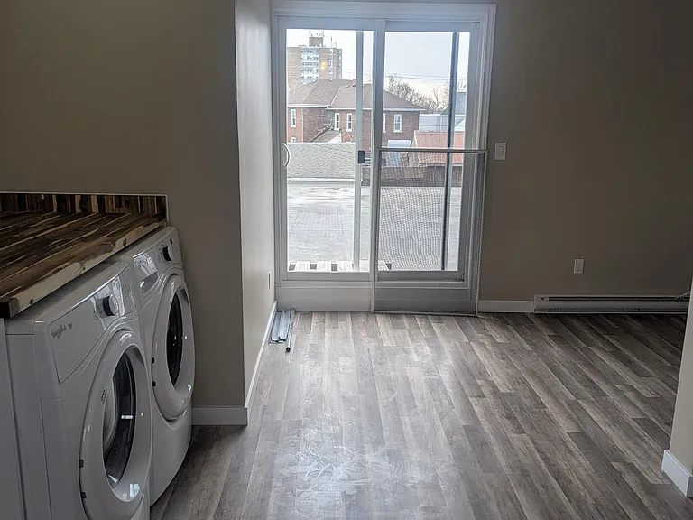 14 N Front St #UPPER — Photo 11