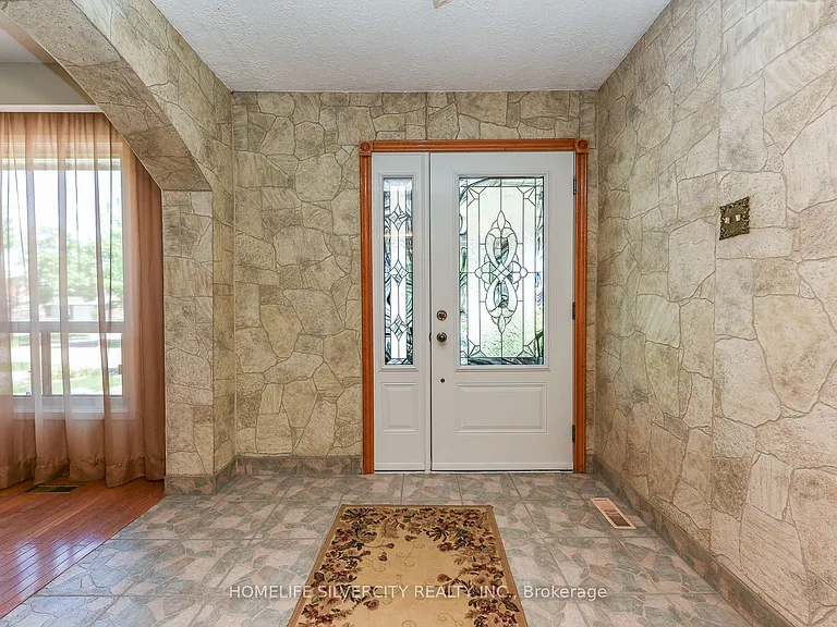 7378 Bybrook Dr — Photo 7