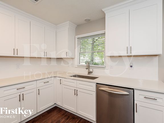 4th image of 4914 Chestnut Lake Dr